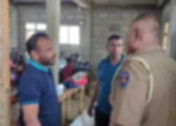 மேலதிக வகுப்பு நடத்திய இரண்டு ஆசிரியர்கள் – தடுத்து நிறுத்திய பொலிஸார்