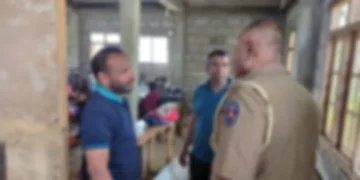 மேலதிக வகுப்பு நடத்திய இரண்டு ஆசிரியர்கள் – தடுத்து நிறுத்திய பொலிஸார்